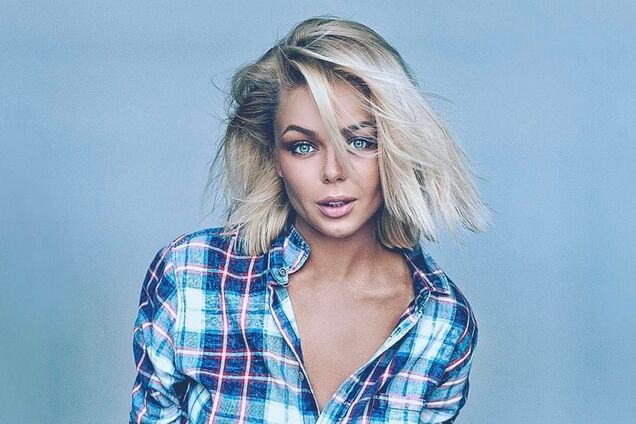 У нашийнику і з рогами: Аліна Гросу показала фото у незвичайному образі