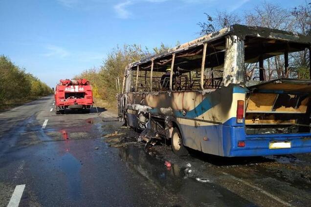 В Запорожской области на ходу загорелся автобус с пассажирами