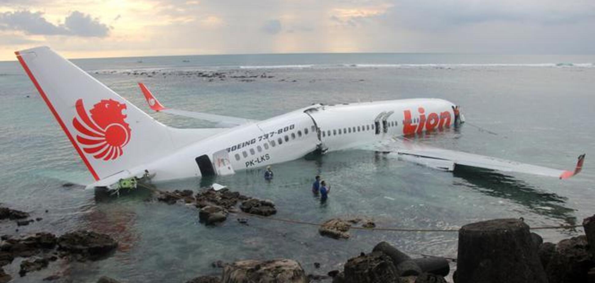 Катастрофа Boeing 737 в Индонезии: все подробности, фото и видео