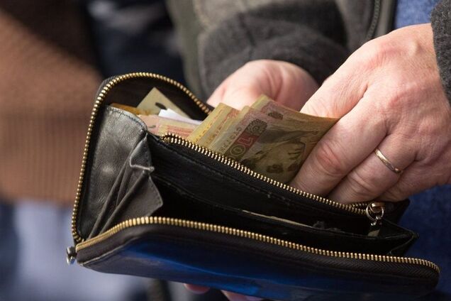 Сколько зарабатывают украинцы: названа средняя зарплата