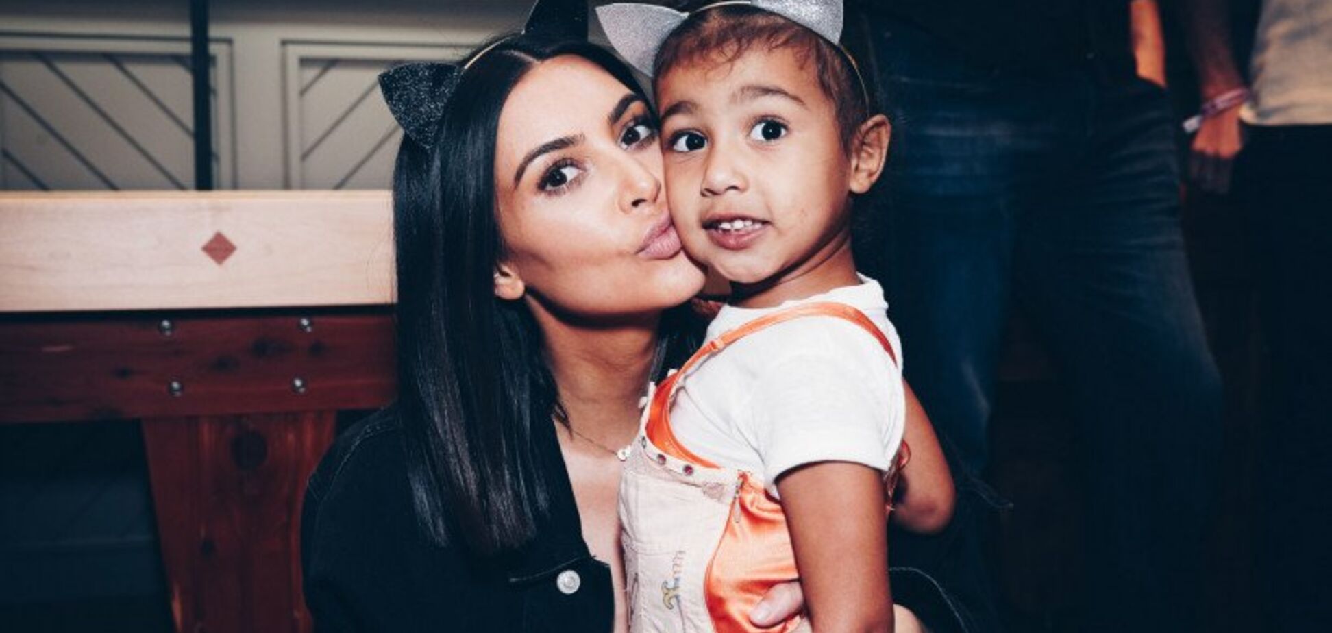 Единороги, радуги и вечеринка у бассейна: как дочь Кардашьян отметила день рождения