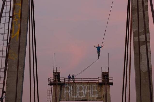 ''Экстрим по-киевски'': в сети показали смертельно опасные развлечения украинцев