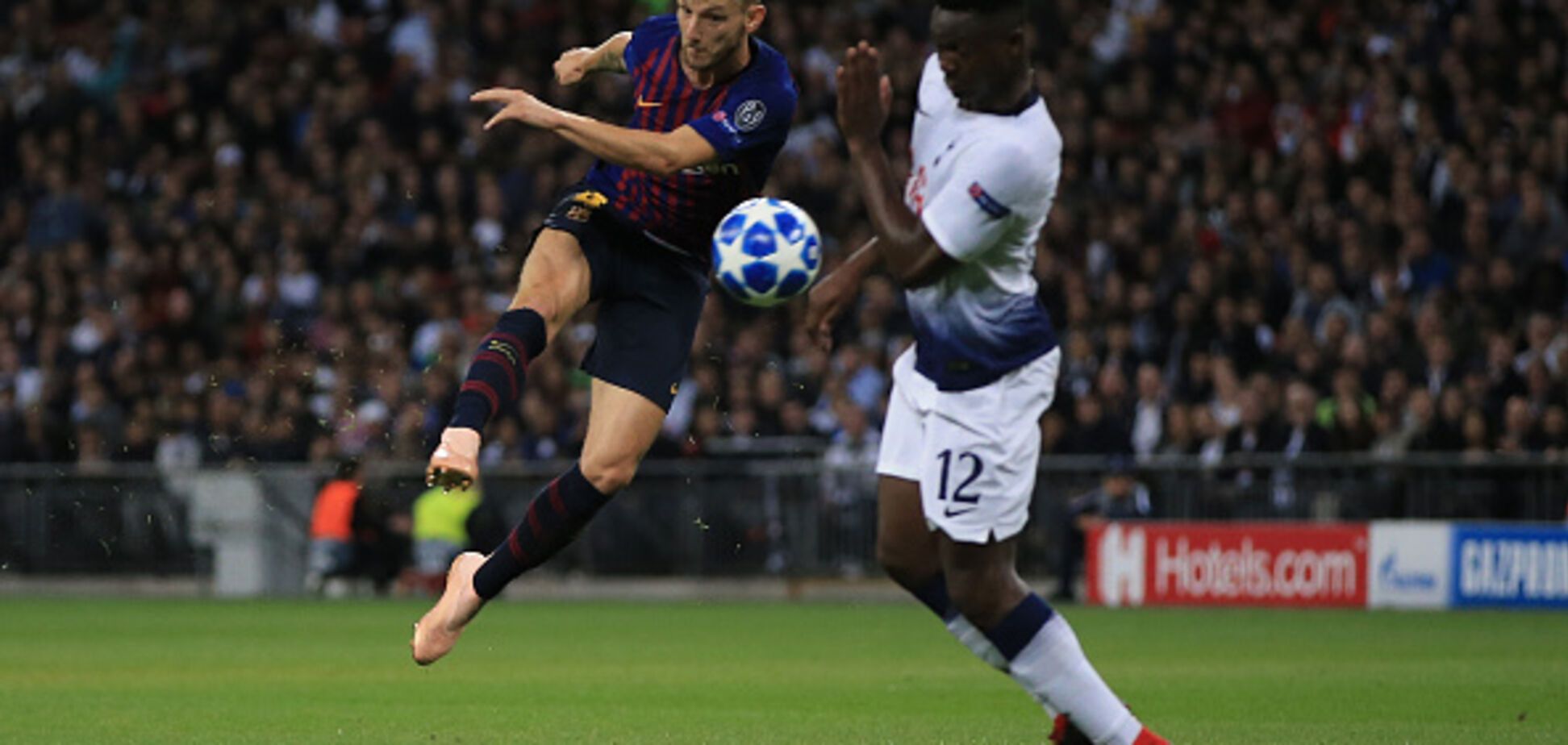 Футболист 'Барселоны' забил невероятный гол в Лиге чемпионов - опубликовано видео
