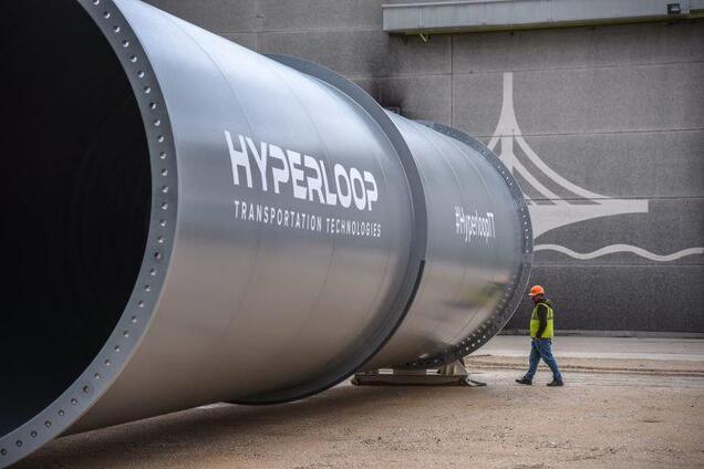 Hyperloop представила первую в мире сверхскоростную пассажирскую капсулу