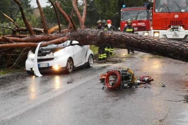 Смертоносний ураган в Італії: з'явилися нові фото і дані про жертви