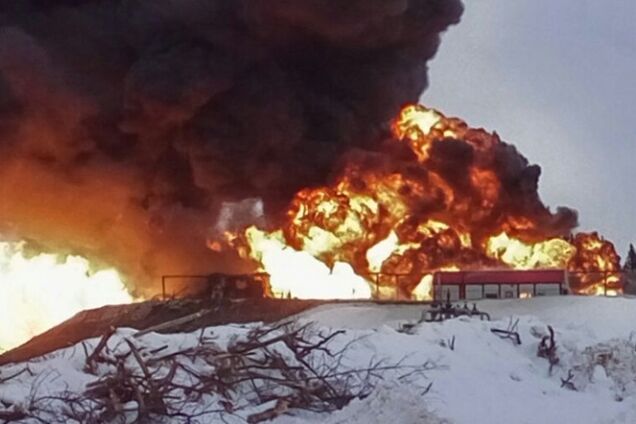 У Росії спалахнула масштабна пожежа на нафтобазі: подробиці та відео