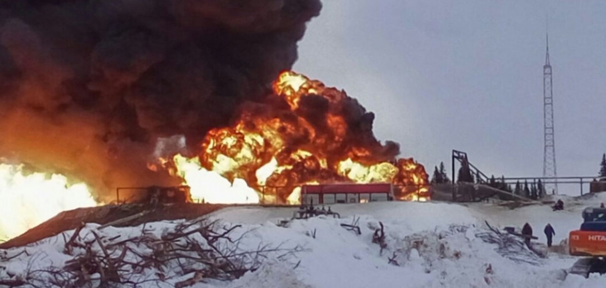 В России вспыхнул масштабный пожар на нефтебазе: подробности и видео