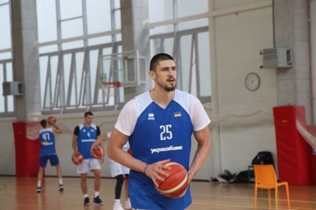 Лэнь забивает за 'Атланту', Михайлюк в заявке 'Лейкерс'