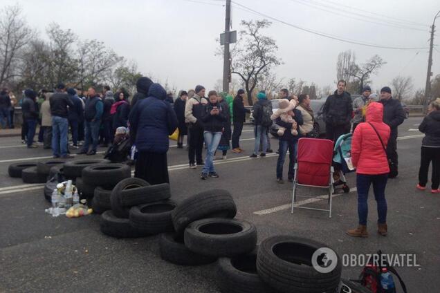 Киевляне перекрыли Харьковское шоссе: скандал получил продолжение