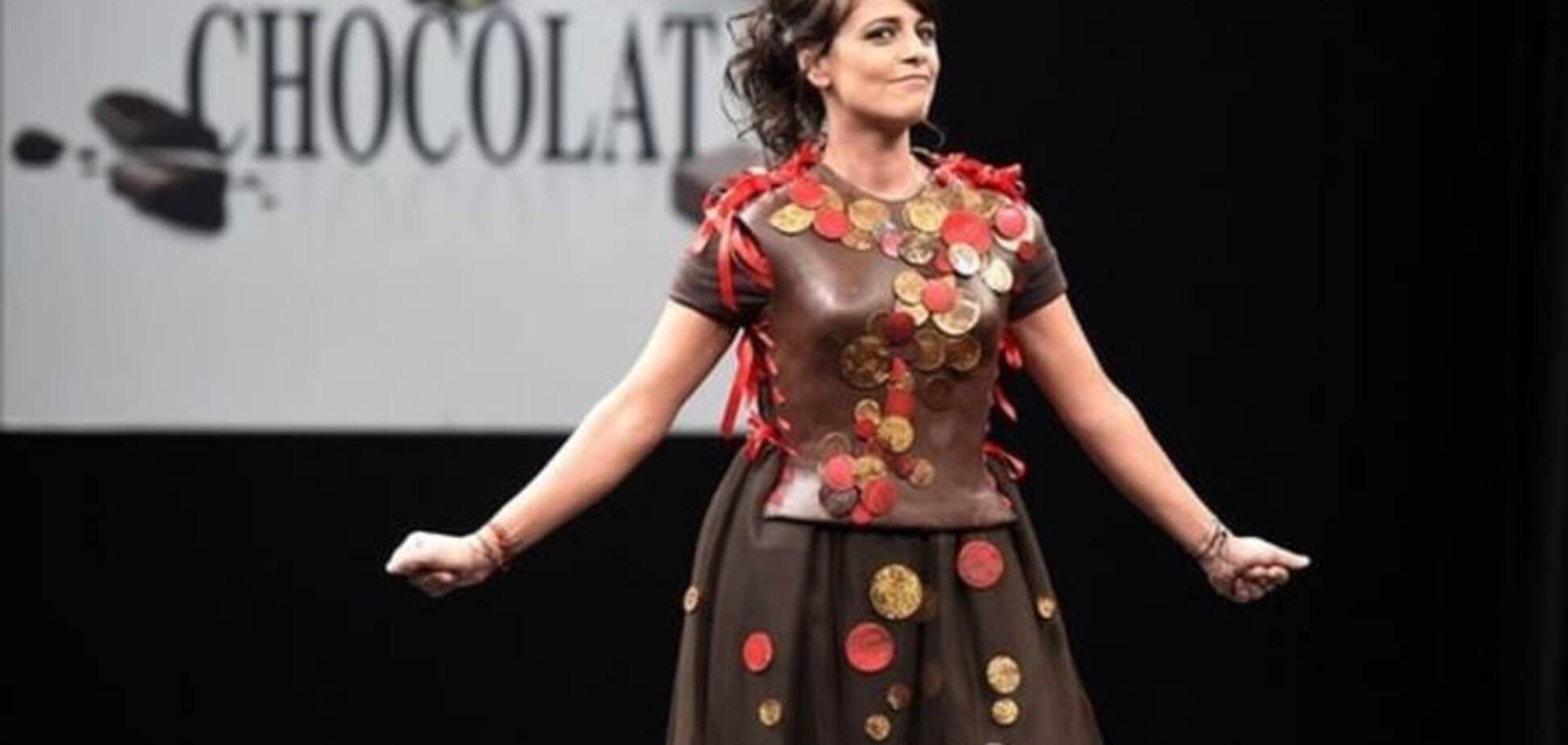 Гарно і смачно: в Парижі моделі вийшли в шоколадних вбраннях