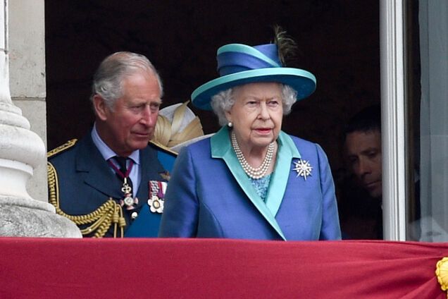 Королева Елизавета подготовила план ухода с трона - Daily Mirror