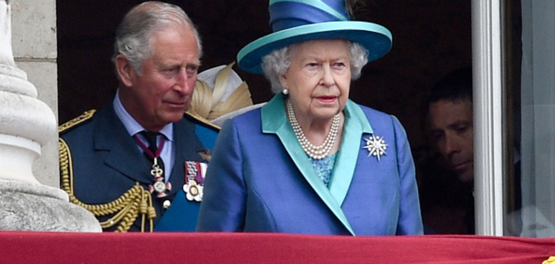 Королева Єлизавета підготувала план передачі трону — Daily Mirror