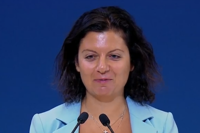 ''Россия своих не бросает'': топ-пропагандистка Путина призвала массово выдать паспорта РФ беженцам Донбасса