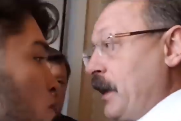 'Пішов нах*й' і 'язик у ж*пі': в мережі порівняли мати Барни і Коломойського