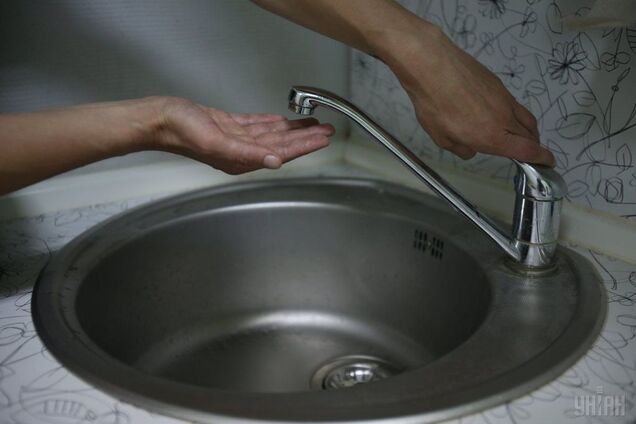 Гаряча вода в Україні: як платити менше і коли можна перерахувати платіжки