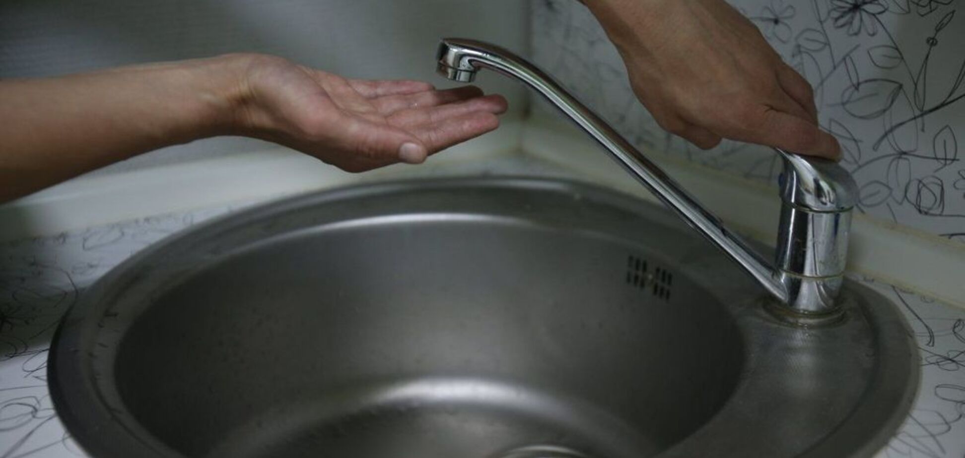 Гаряча вода в Україні: як платити менше і коли можна перерахувати платіжки