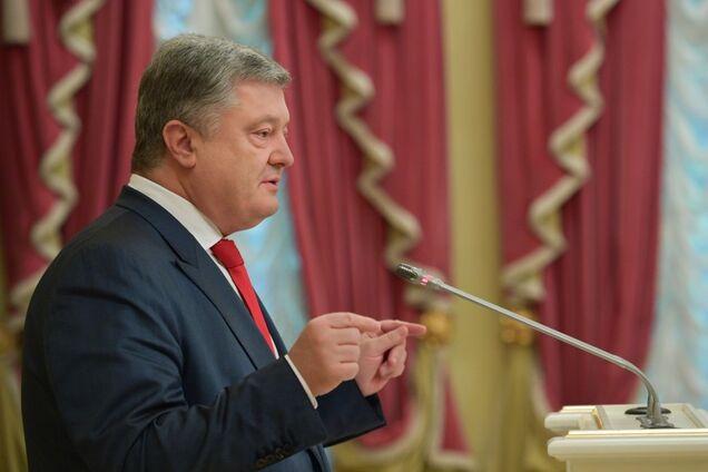 ''Через мову ми пізнаємо себе'': Порошенко виступив із грандіозною промовою щодо українізації