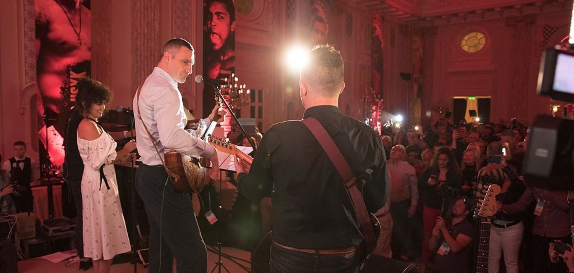 Кличко заспівав хіт The Beatles