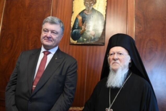 На Порошенка подали в суд через Томос: стало відомо, звідки ''ростуть ноги''