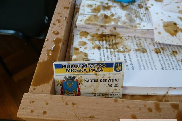 В Николаеве депутатов облили фекалиями: все подробности
