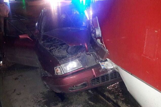 'На таран!' В Харькове произошло жуткое ДТП возле больницы: фото с места ЧП