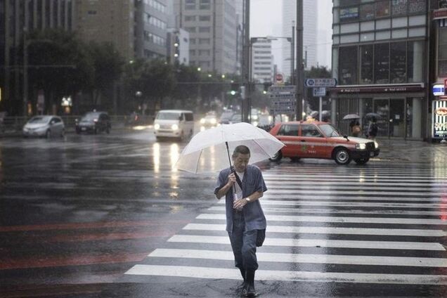 Отменили сотни рейсов: в Японии авиаколлапс из-за нового тайфуна