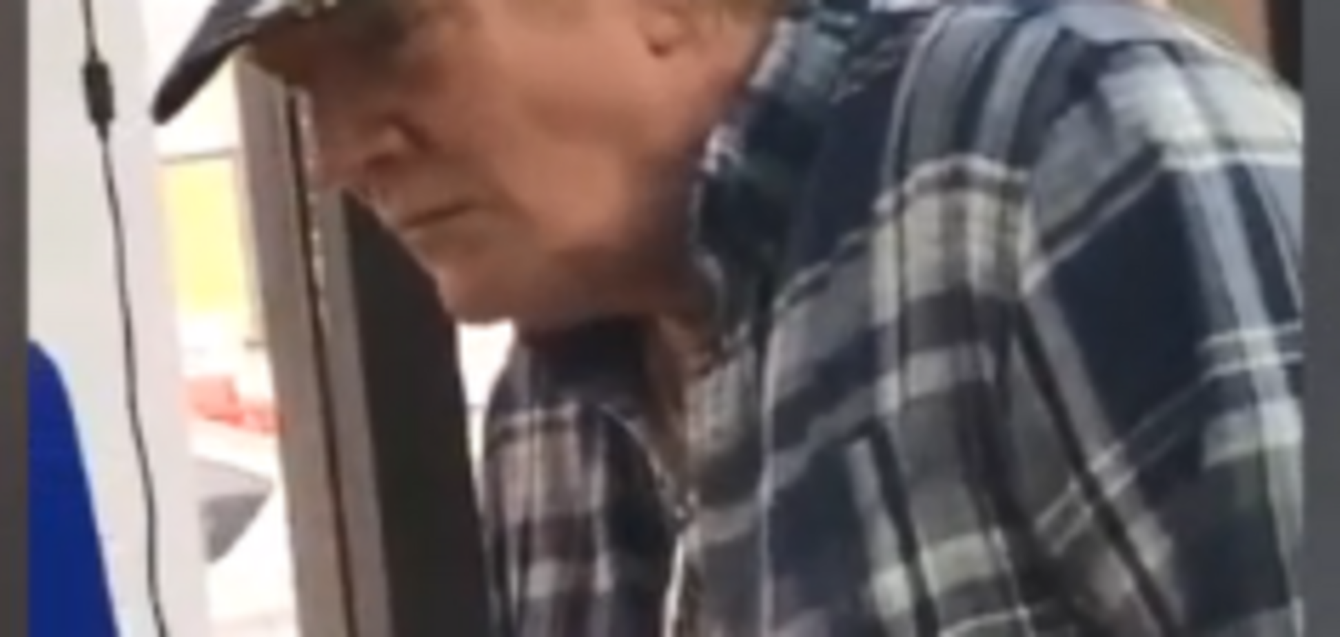 'Трамп вышел за пивом': в сети нашли ''клона'' президента США