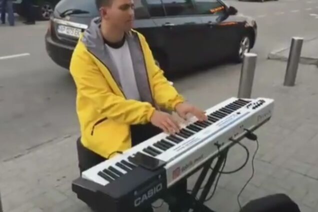 ''Монатик?'' Уличный музыкант из Запорожья удивил сеть