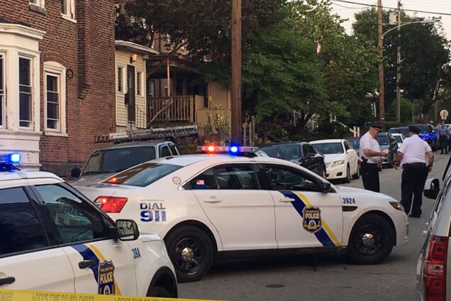 В Филадельфии близ ТЦ открыли беспорядочною стрельбу: много жертв