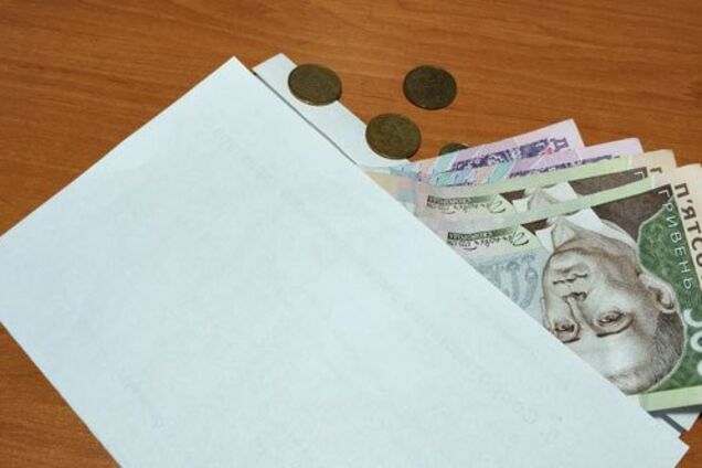 Чому українцям платять 'у конвертах': у ДФС дали відповідь