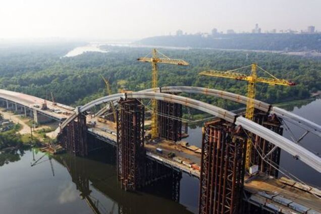 ''Из ниоткуда в никуда'': инженер указал на серьезную проблему моста в Киеве