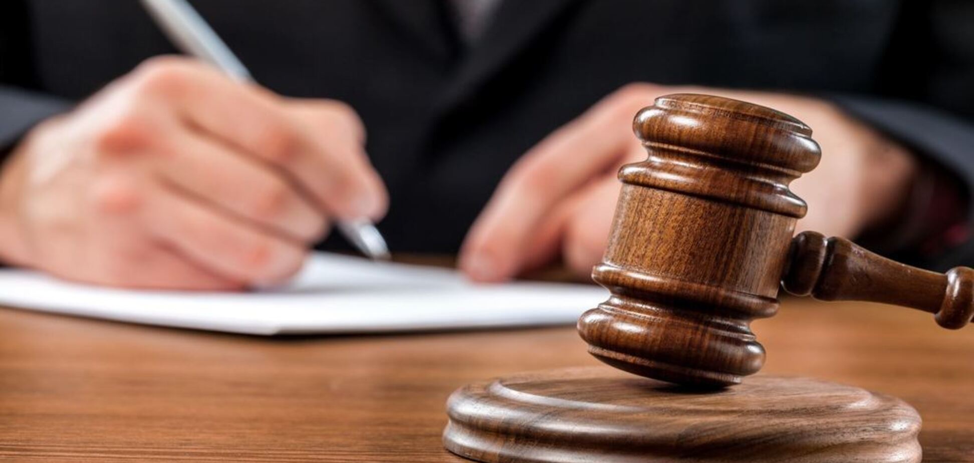 ''Всех перережем!'' В Харькове из-за одиозного нардепа напали на дом судьи