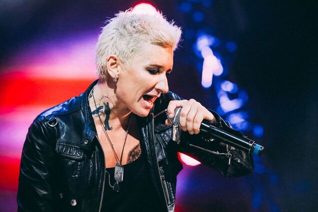 ''Как же она постарела'': Арбенина удивила поклонников новым ''серым'' клипом