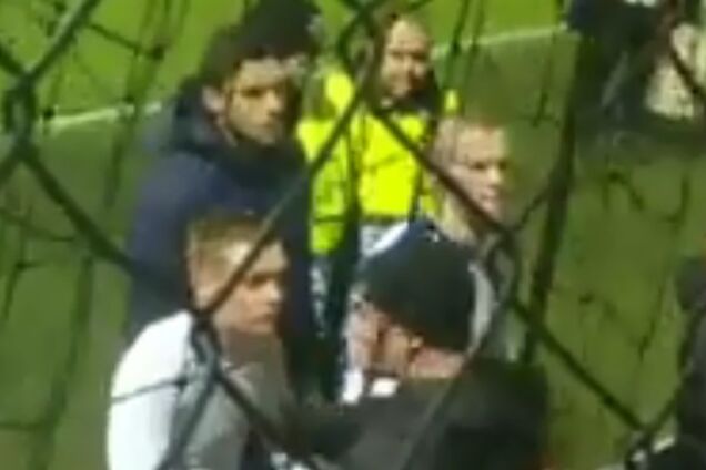 ''Меня за***ло!'' Фанаты 'Динамо' устроили взбучку футболистам - опубликовано видео