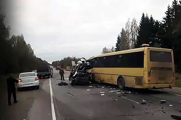 У Росії сталася жахлива ДТП: 13 загиблих. Перші фото й відео