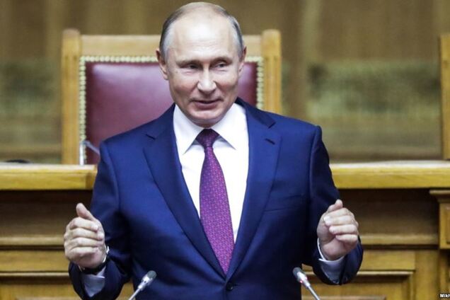 ''На пол-ладони'': сеть озадачил новый фокус Путина со внешностью