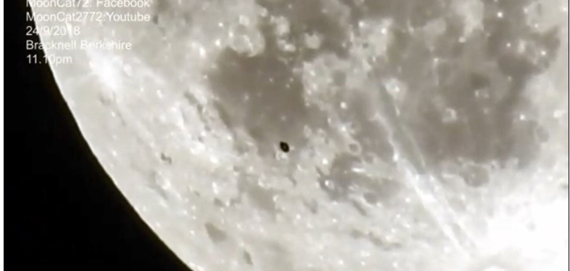 НЛО чи інопланетний супутник? Британець зняв на відео дивний об'єкт у космосі