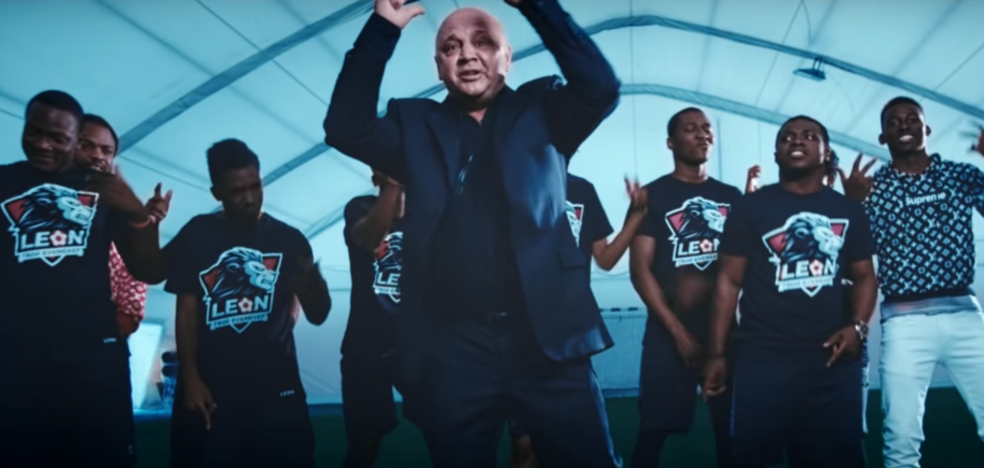 Одиозный украинский тренер поразил расистским ремейком на хит Киркорова: видеоклип