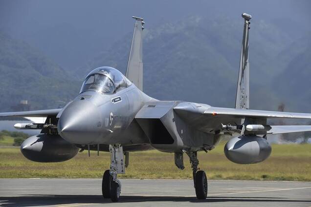 В Україну перекинули військові літаки США: що сталося