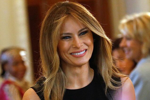 Европейский колонист на африканских землях: Меланью Трамп высмеяли за неуместный наряд