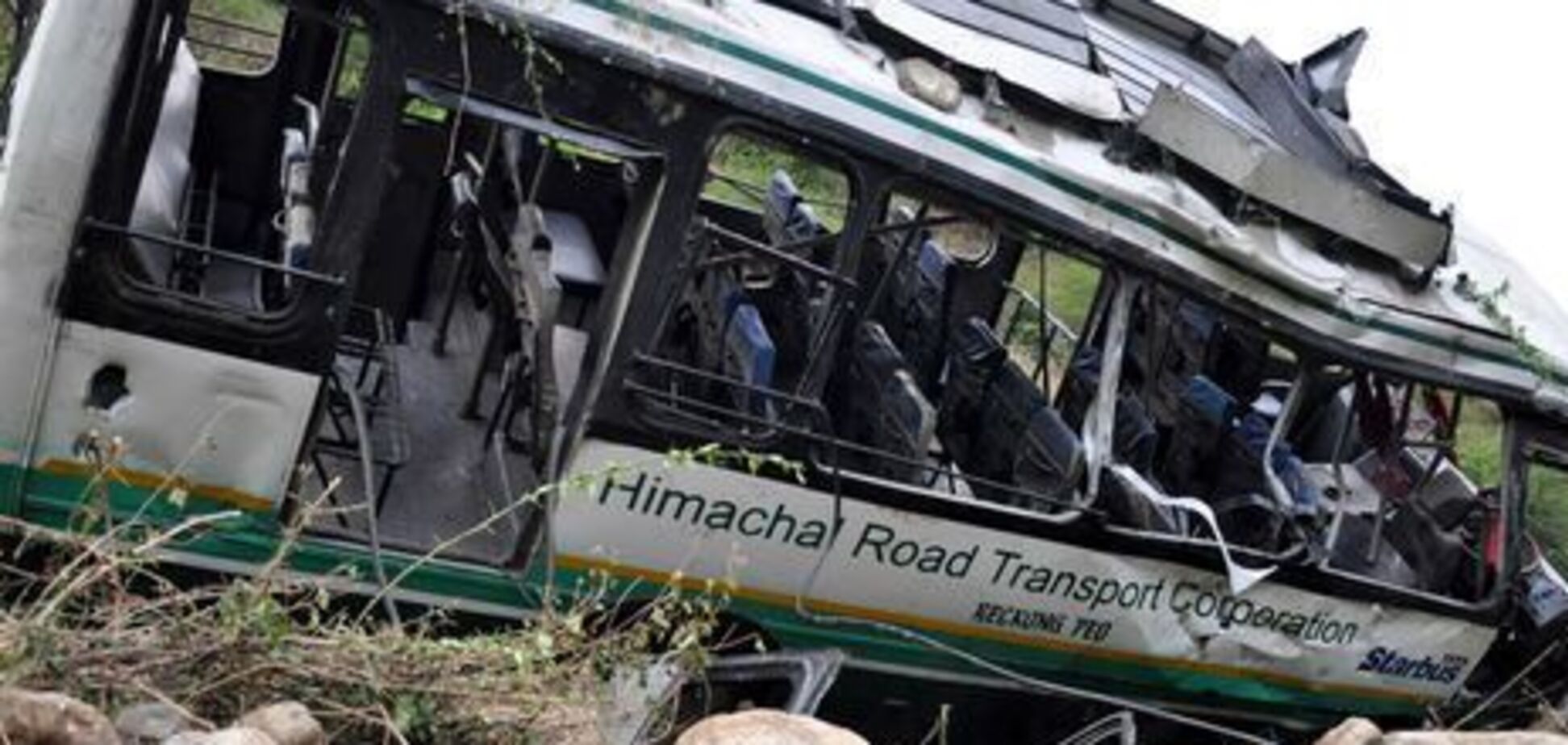Десятки погибших: в Индии автобус сорвался в ущелье. Фото и видео жуткого ДТП