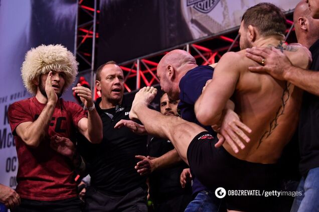 ''Шел женский бой!'' Макгрегор – Нурмагомедов: фанаты россиянина устроили массовую драку