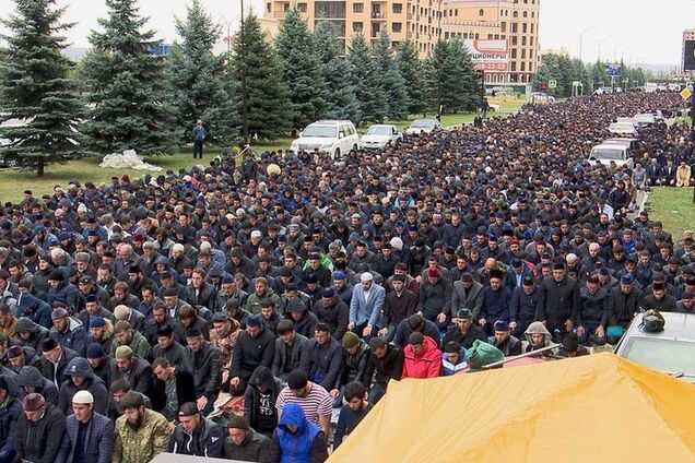 ''Тысячи людей'': в Ингушетии собрали ''майдан'' против путинского Кадырова