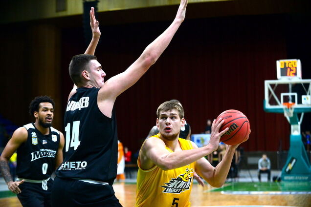 'Черкаськи Мавпы' выиграли в Киеве матч-открытие Суперлиги Пари-Матч