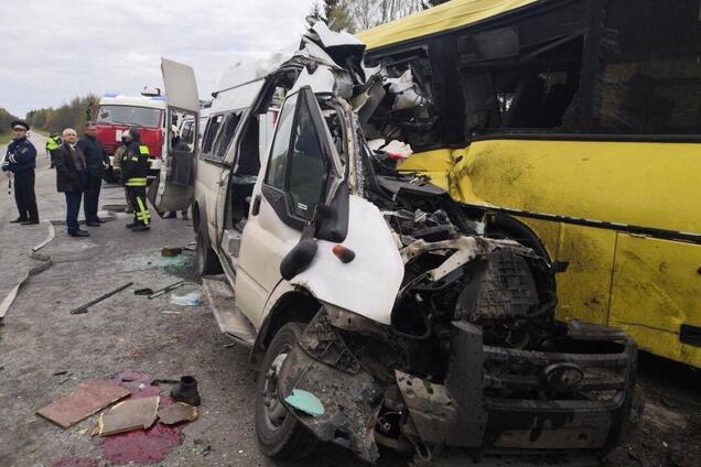 ДТП із 13 жертвами в Росії: момент страшної аварії потрапив на відео