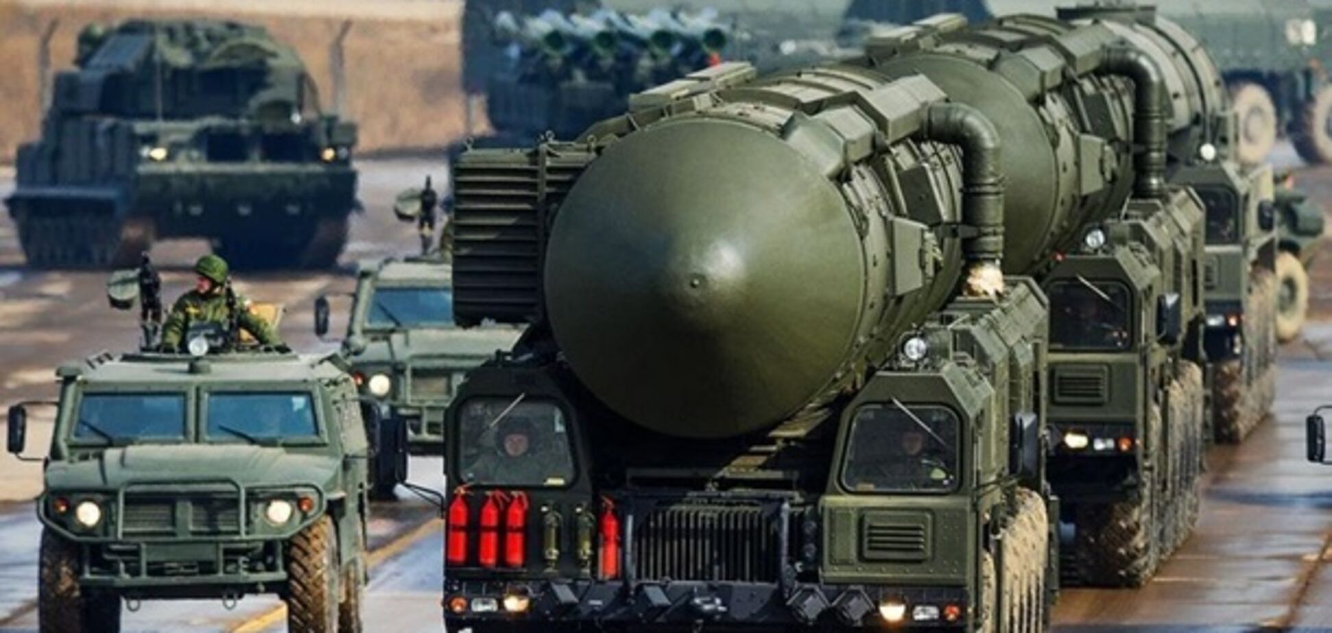 ''Империя развалится'': Запад призвали отобрать ядерное оружие РФ