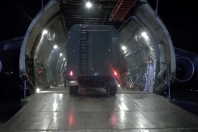 Появилось новое видео переброски мощного оружия России в Сирию