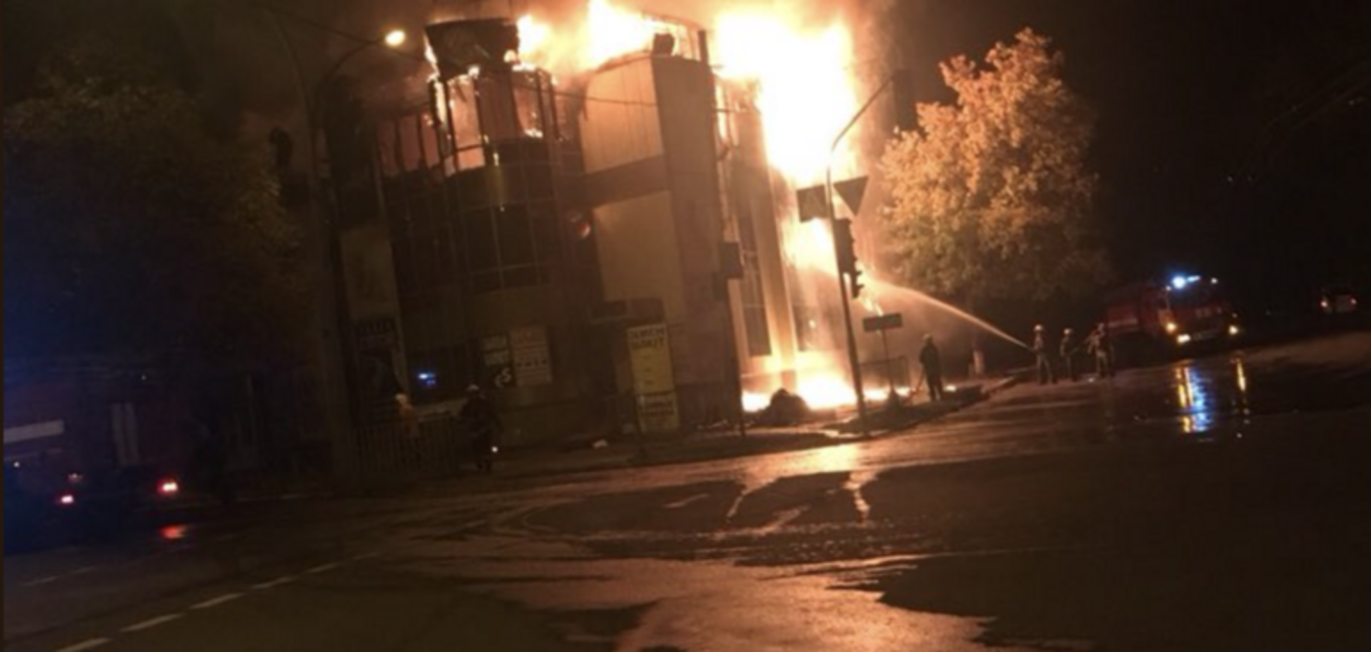 ''Депрессия будет прогрессировать'': в ''ЛНР'' сгорел дотла крупный торговый центр