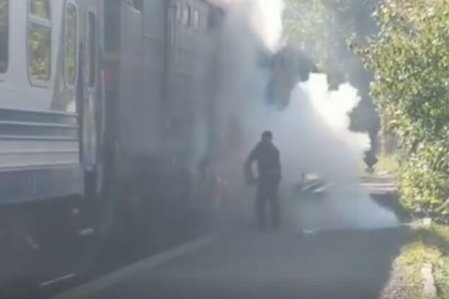 ''Видишь, как твой поезд горит'': в Украине произошло необычное ЧП