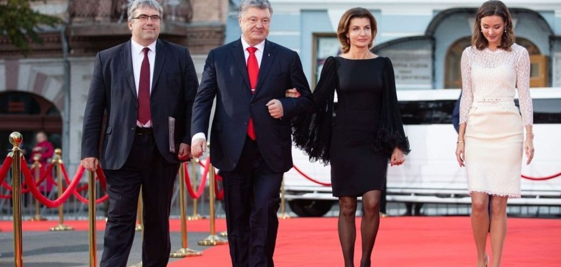 Здивувала: Марина Порошенко з'явилася на червоній доріжці в несподіваному образі